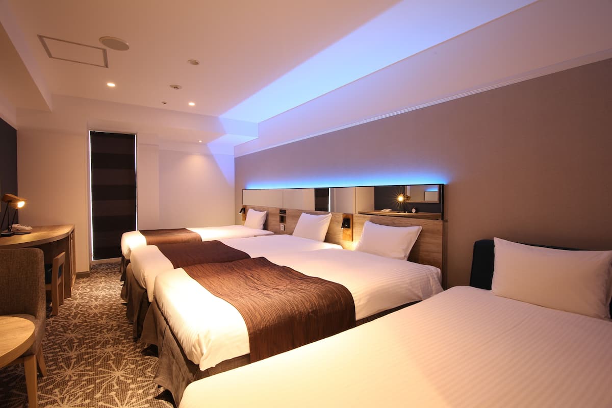 高級三人房, 非吸煙房 (Renovated/+Sofa Bed, Toilet Partition) | 房內夾萬、隔音、熨斗/熨衫板、免費 Wi-Fi