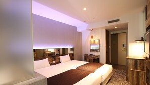 A hotel room with two beds, a desk, a mirror, and a TV. - Quintessa Hotel Sapporo (Sapporo)