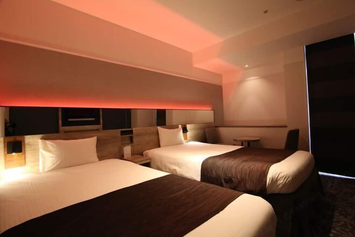 In-room safe, soundproofing, iron/ironing board, free WiFi