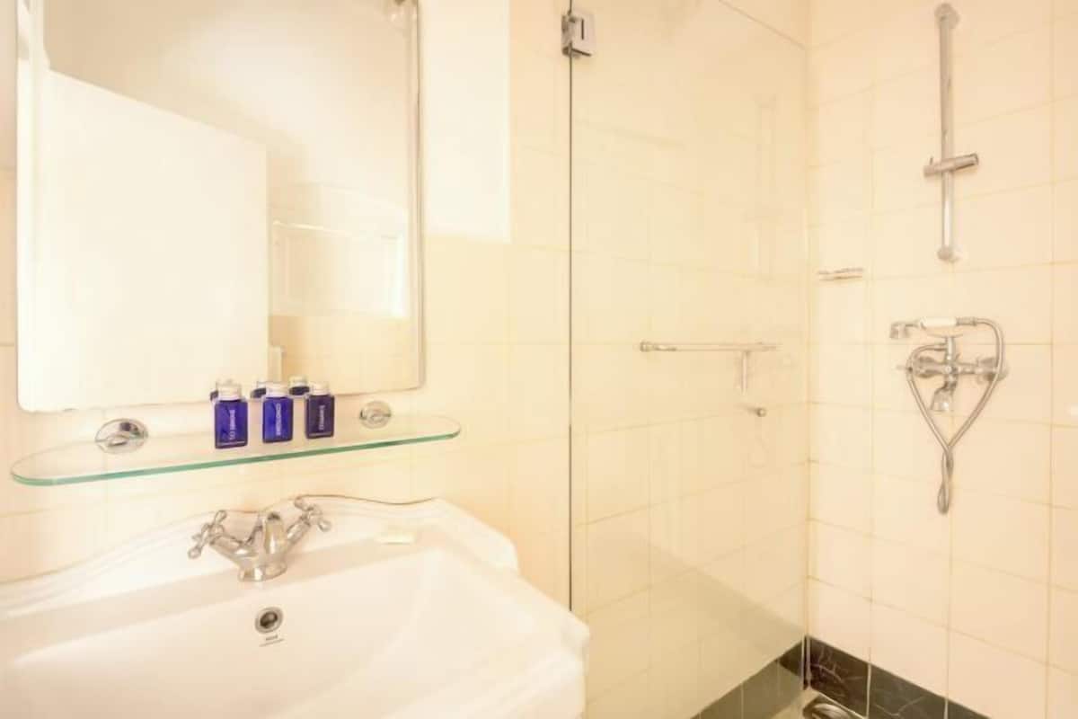 Bagno | Doccia, set di cortesia gratuito, asciugacapelli, pantofole