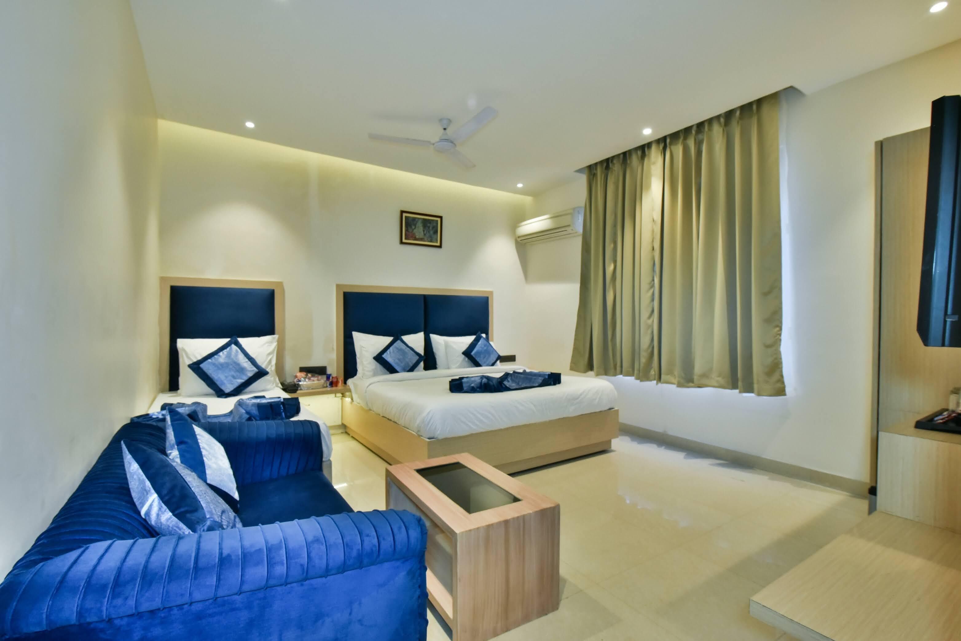 Club Triple Room | Premium bedding, in-room safe, rollaway beds, free WiFi