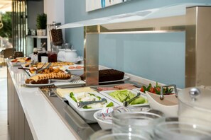 Café da manhã com buffet todos os dias (EUR 12 por pessoa) 