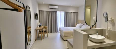 1 makuuhuone, tallelokero huoneessa, työpöytä, pimennysverhot