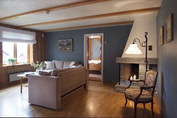 Family Room, Private Bathroom | Living area