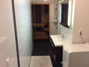 City Twin Room, 1 Bedroom, Sauna | Kylpyhuone | Suihku, ilmaiset hygieniatuotteet, hiustenkuivaaja, bidee