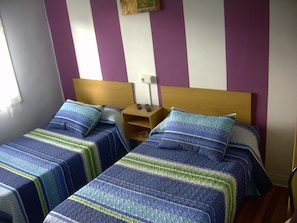 Twin Room, Shared Bathroom | Free WiFi, bed sheets - Pensión Gema Irun (Irun)
