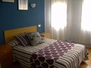 Double Room, Shared Bathroom | Free WiFi, bed sheets - Pensión Gema Irun (Irun)