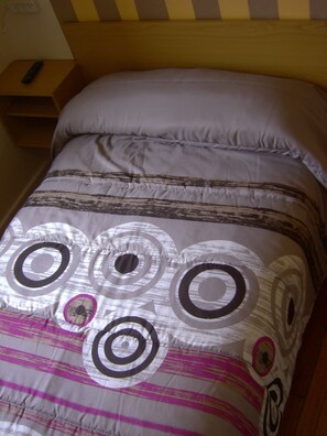Free WiFi, bed sheets - Pensión Gema Irun (Irun)