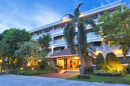 Front of property - evening/night