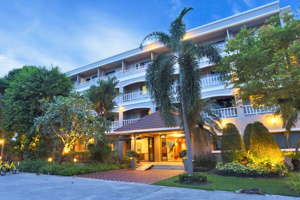 Front of property - evening/night