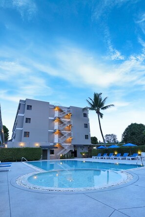Outdoor pool, sun loungers