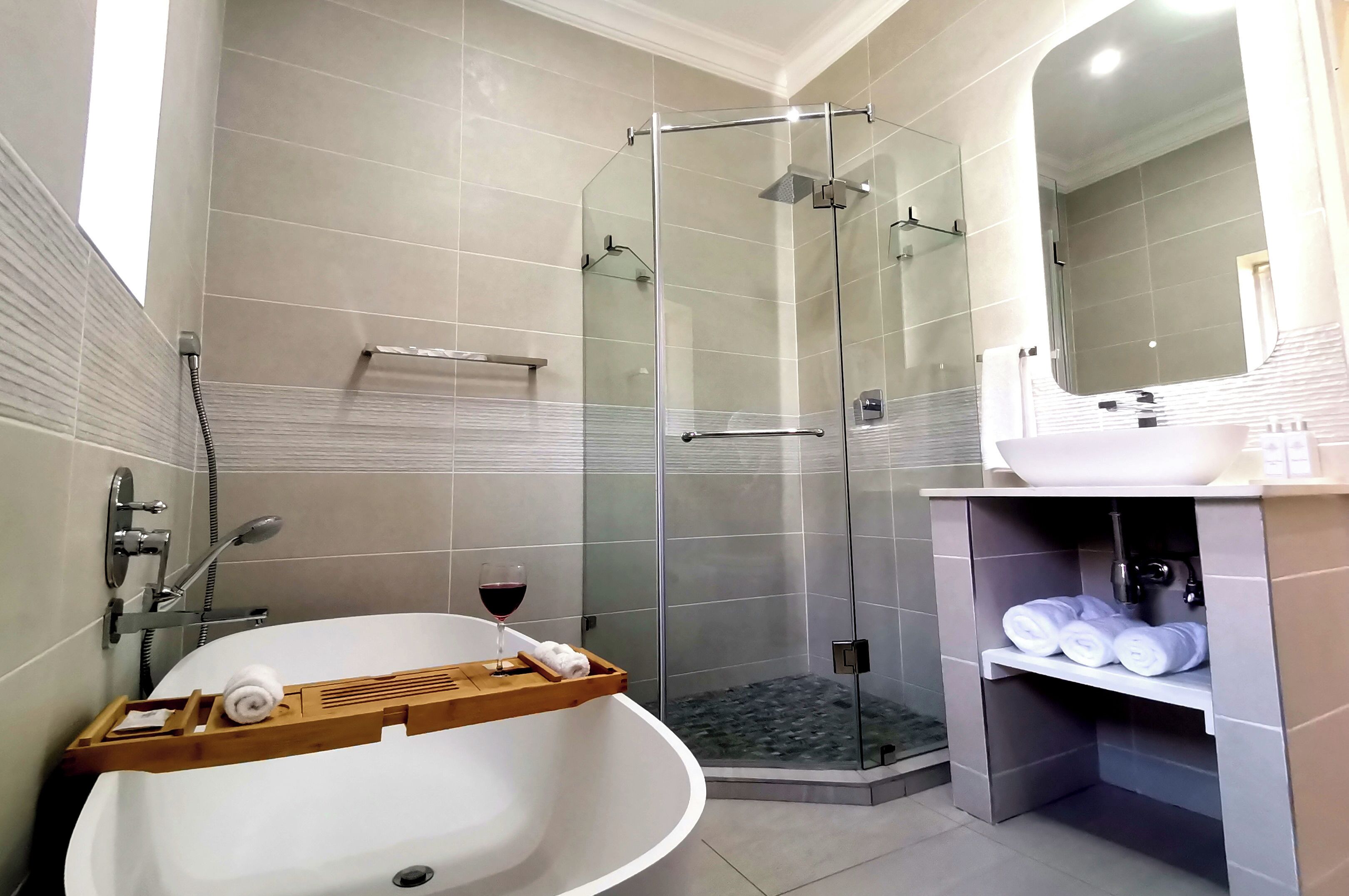 Chambre (2) | Douche de la salle de bain