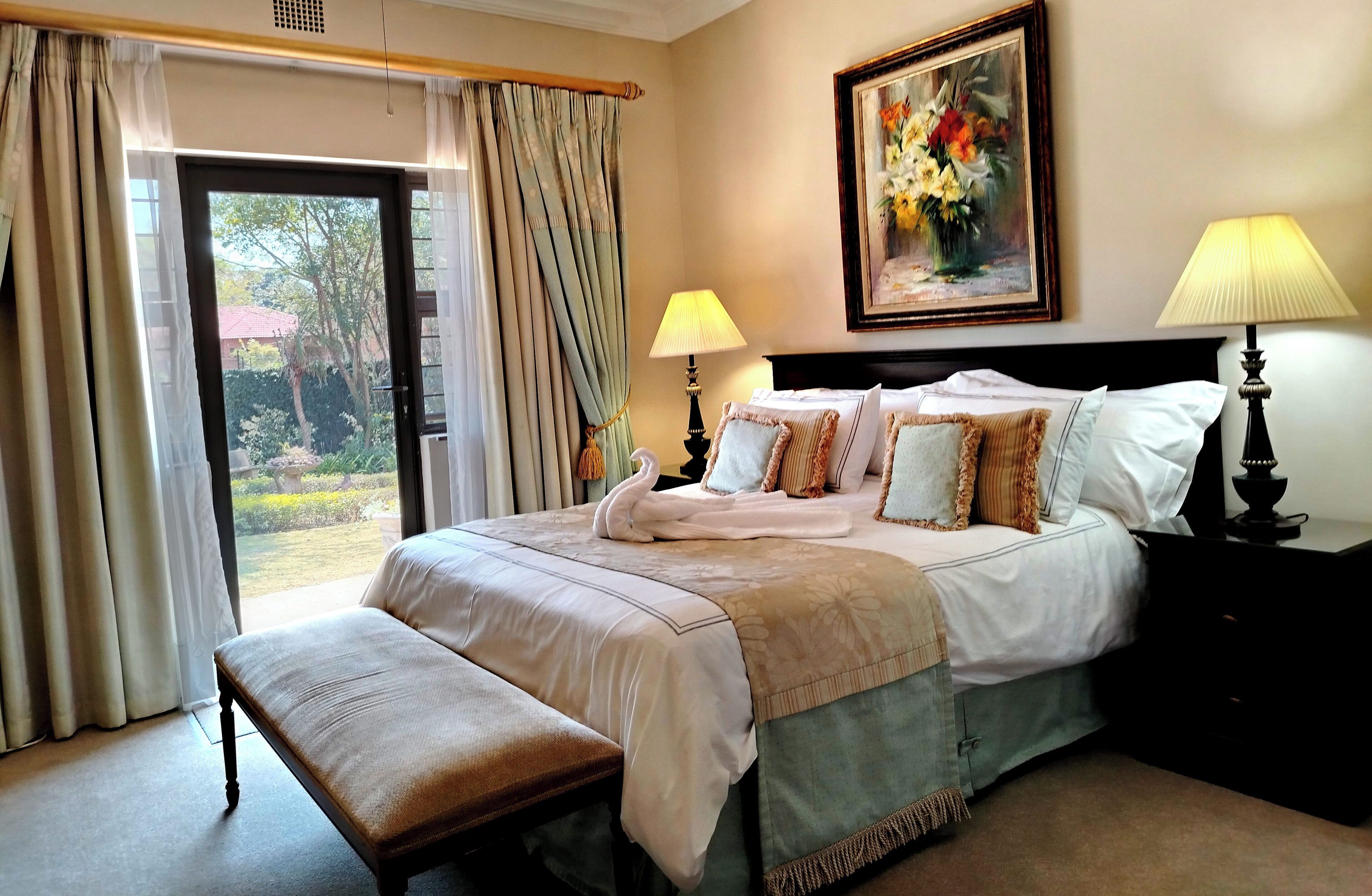 Room (2) | Premium bedding, in-room safe, individually decorated