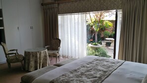 Room (Lavender 2) | Premium bedding, in-room safe, individually decorated - Royal Ridge Guest House and Apartments (Pretoria)