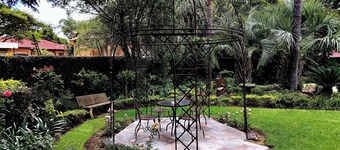 Royal Ridge Guest House and Apartments