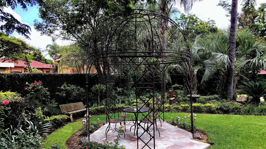 Royal Ridge Guest House and Apartments