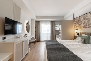 Standaard vierpersoonskamer | Luxe beddengoed, een minibar met enkele gratis items
