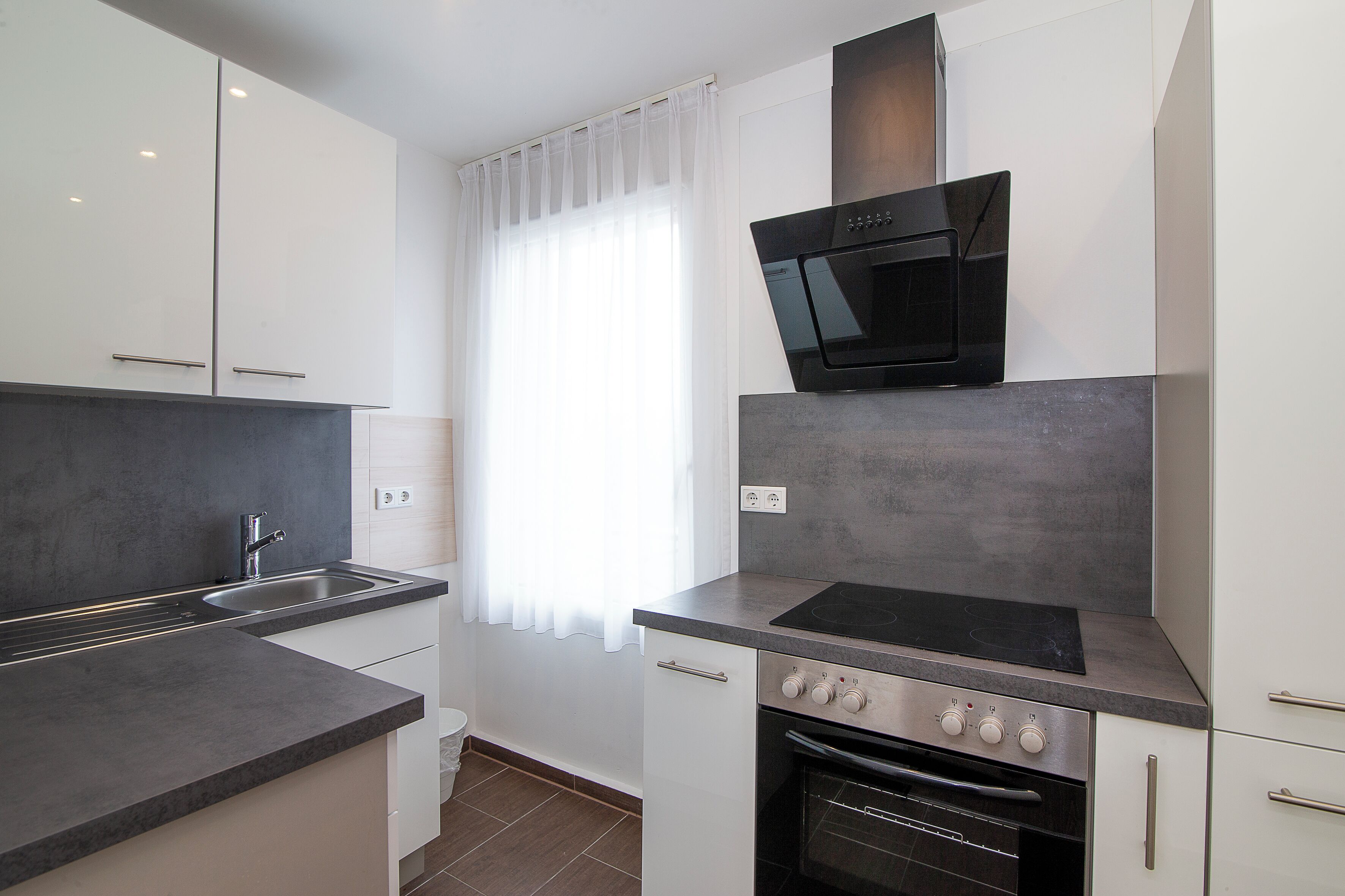 suite | private kitchen | fridge