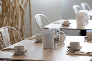 Frühstück, Mittagessen, Abendessen und Brunch werden serviert
