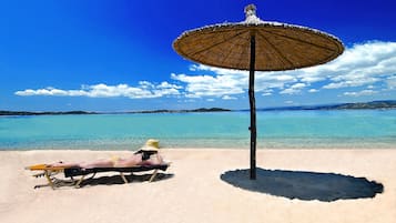 Privat strand, parasoller, sportdykning och snorkling