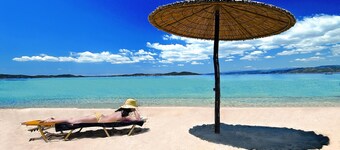 Akrathos Beach Hotel