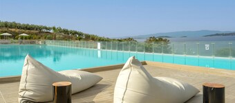 Akrathos Beach Hotel