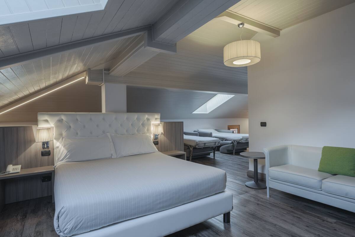 Habitación, varias camas, sin ventanas | Ropa de cama de alta calidad y edredón