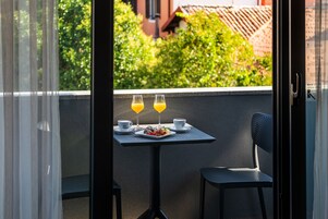 Deluxe Üç Kişilik Oda | Teras/veranda