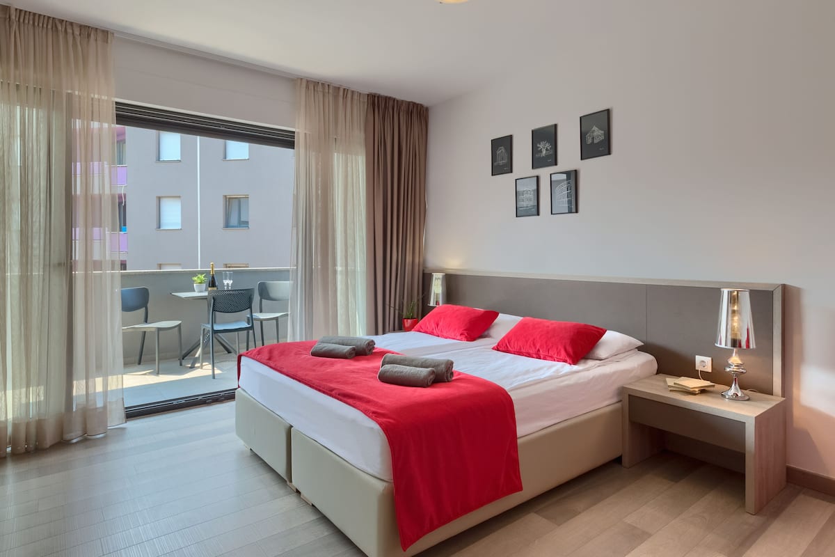 고급 침구, 책상, 방음 설비, 무료 WiFi