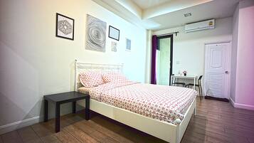Superior Studio, Non Smoking, Tower | Individually decorated, individually furnished, free WiFi, bed sheets
