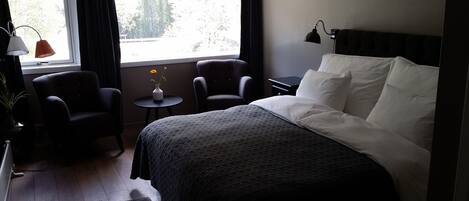 Free WiFi, bed sheets