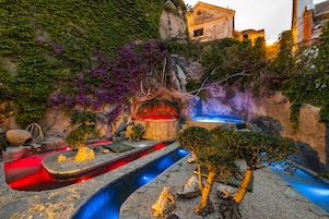 Una bañera de hidromasaje, baño turco, masajes con piedras calientes