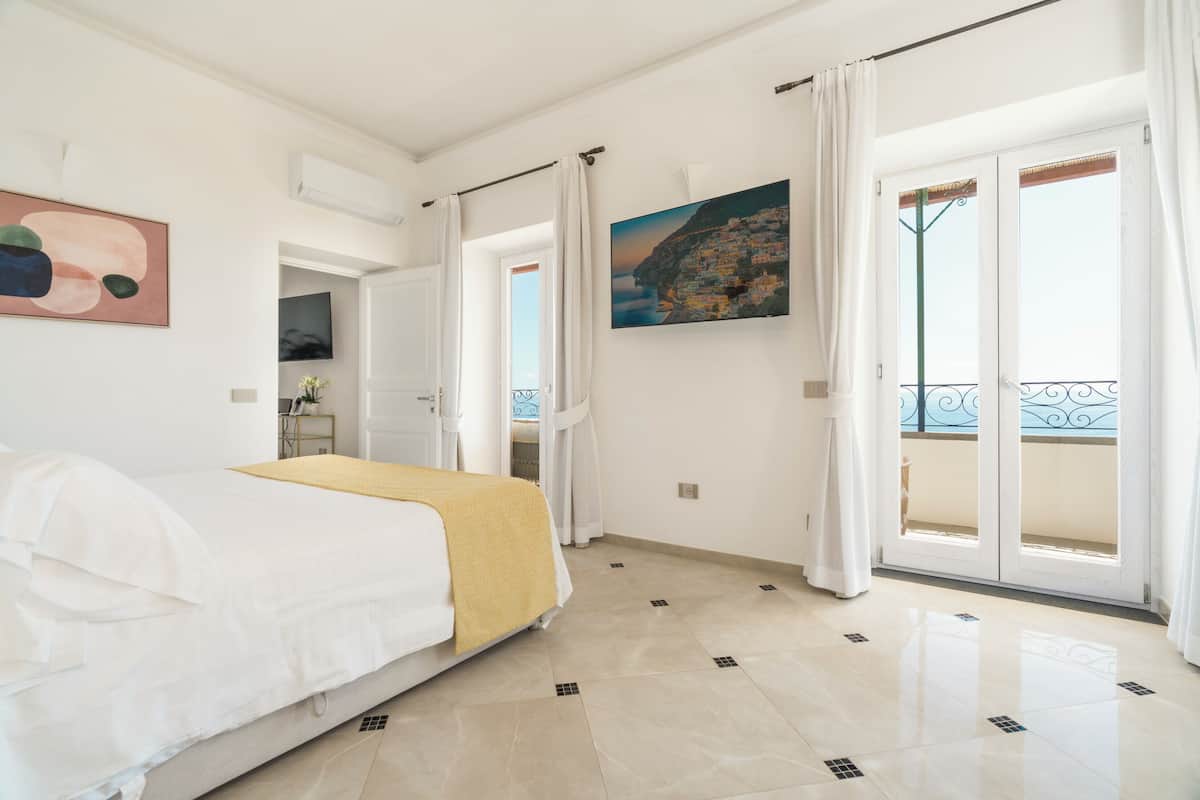 Executive Suite, Balcony