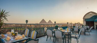 Pyramids Plaza Hotel