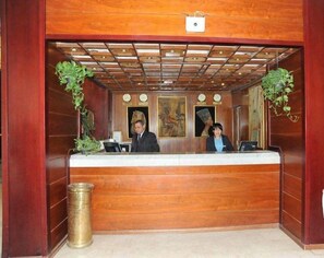Reception - Pyramids Plaza Hotel (Giza)