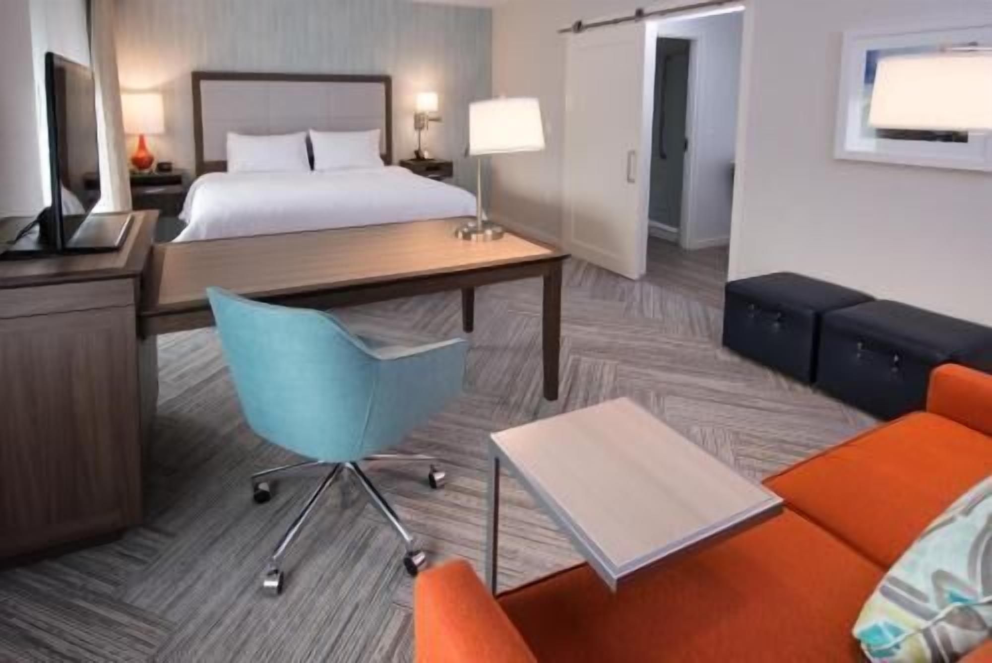 Safe på rommet, barnesenger (inkludert) og sengetøy