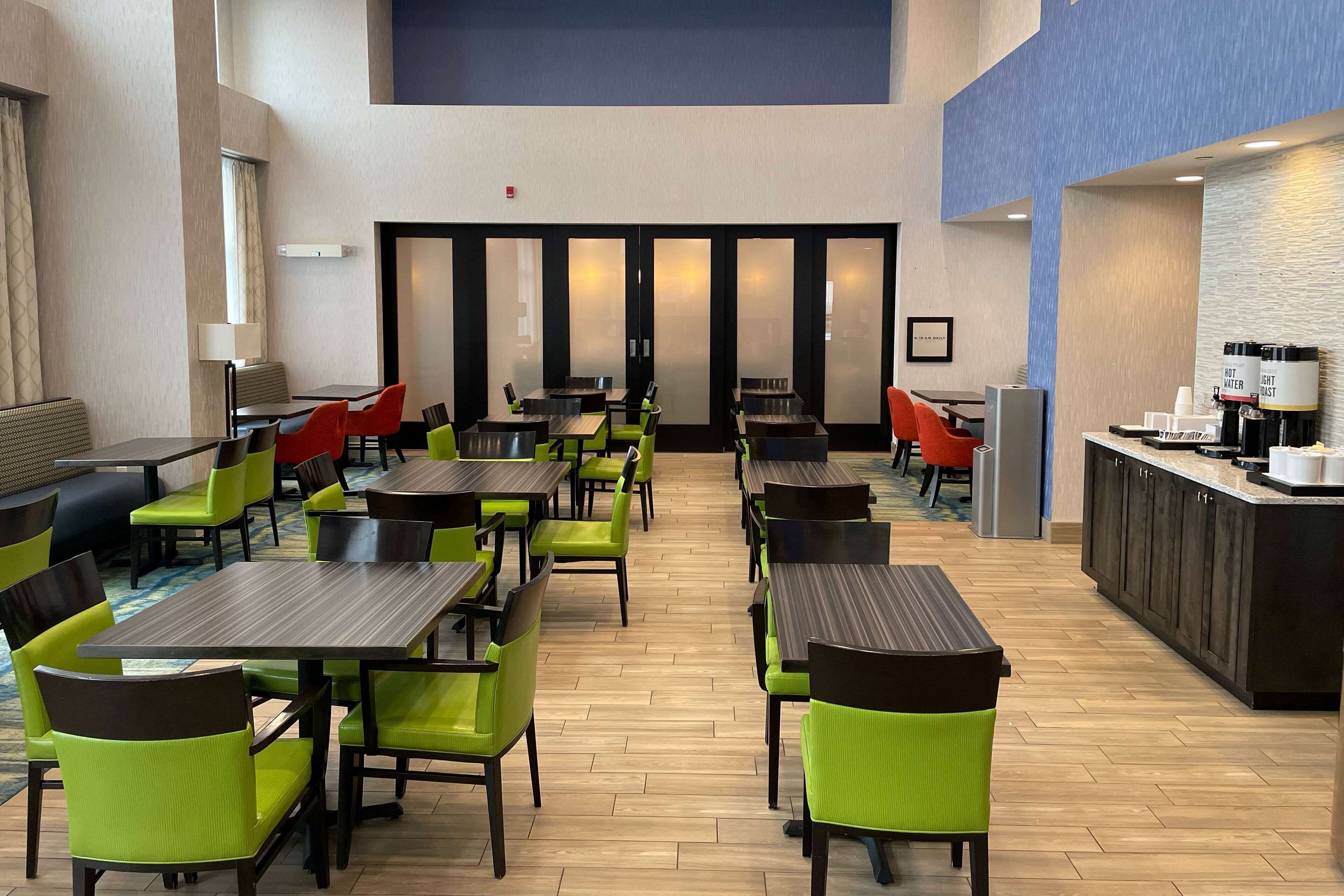 free daily english breakfast