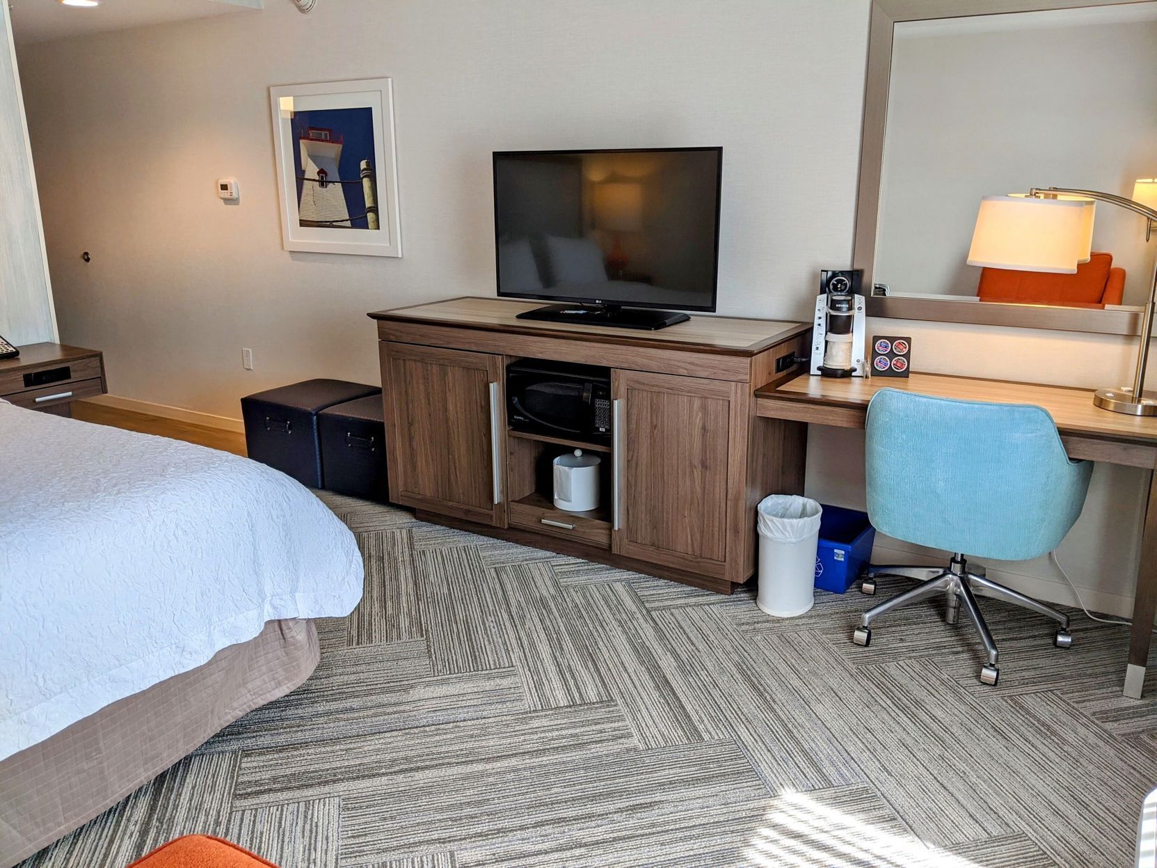 Safe på rommet, barnesenger (inkludert) og sengetøy