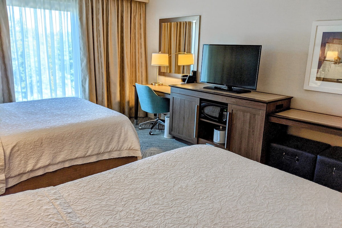 room, 2 queen beds, non smoking | in-room safe, free cots/infant beds, bed sheets