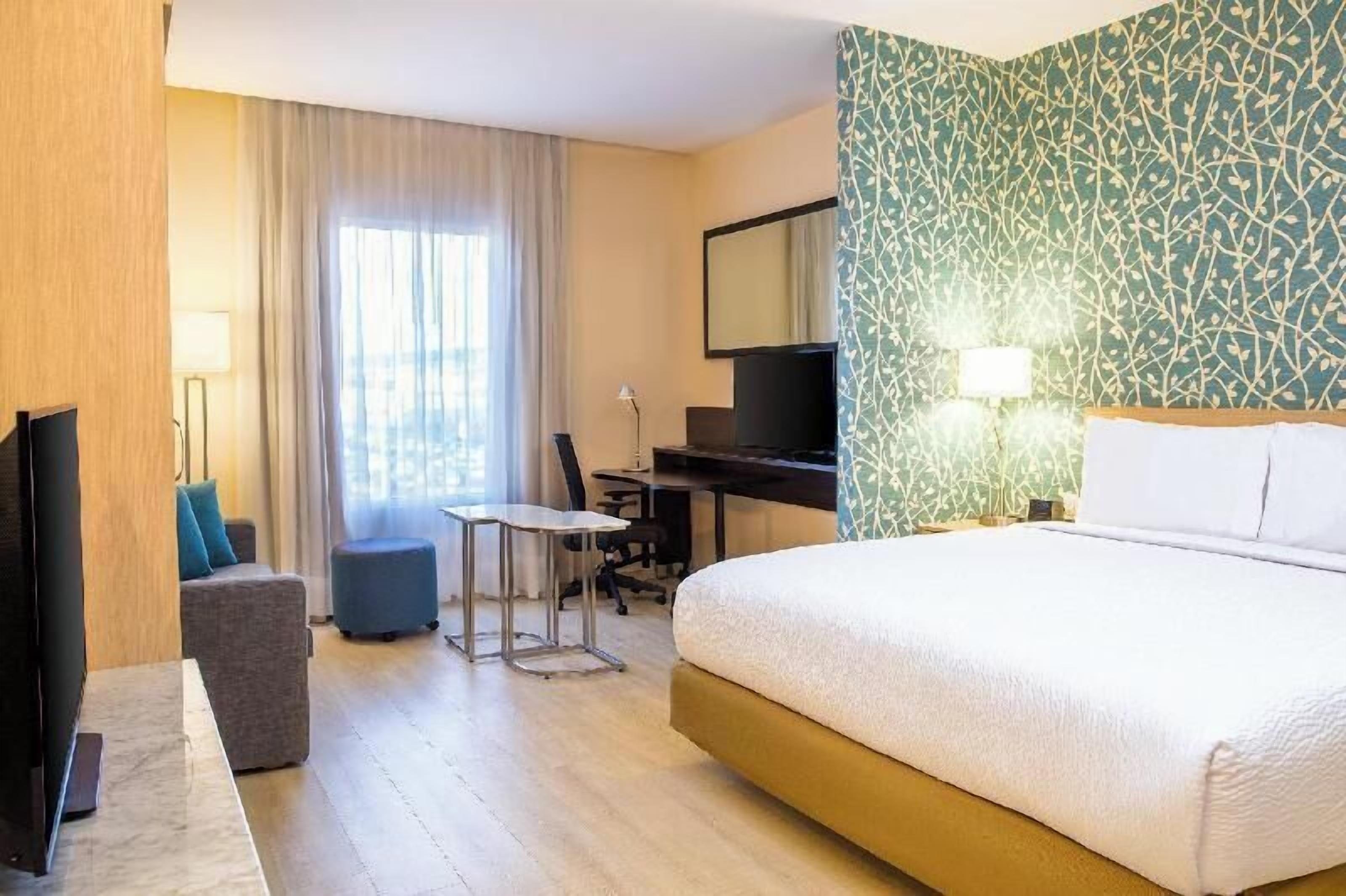 Caja de seguridad en la habitación y escritorio 