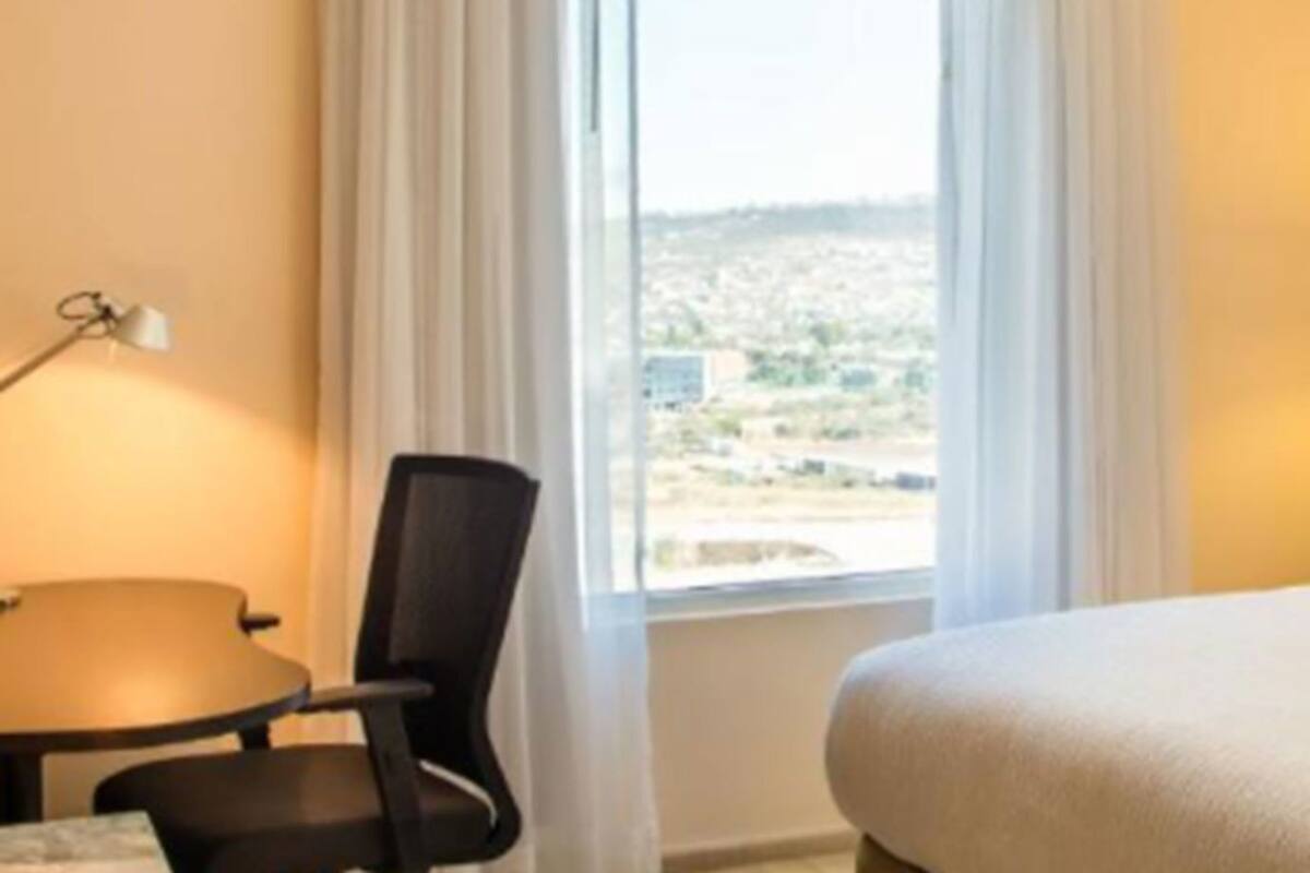 Zimmersafe, Schreibtisch, Bügeleisen/Bügelbrett, kostenloses WLAN