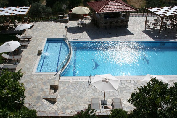 Outdoor pool, open 8:00 AM to 9:00 PM, pool loungers