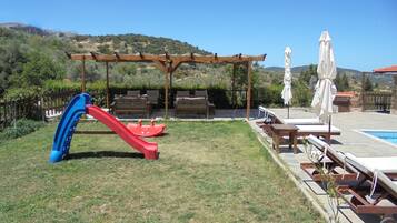 Children’s play area – outdoor
