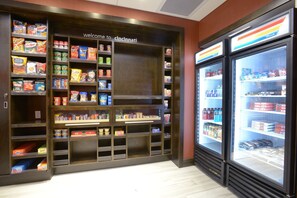 Snack bar - Hampton Inn & Suites Cincinnati / Kenwood (Cincinnati)