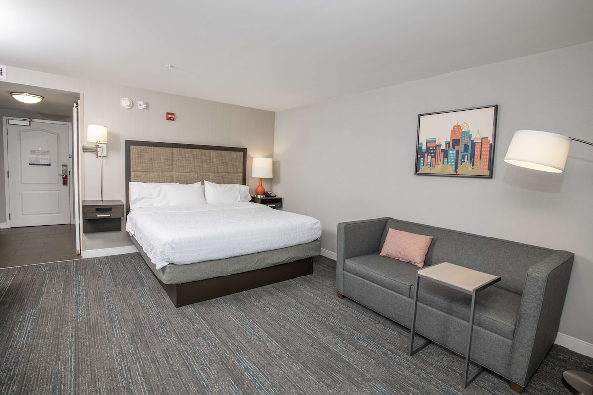 In-room safe, desk, laptop workspace, iron/ironing board