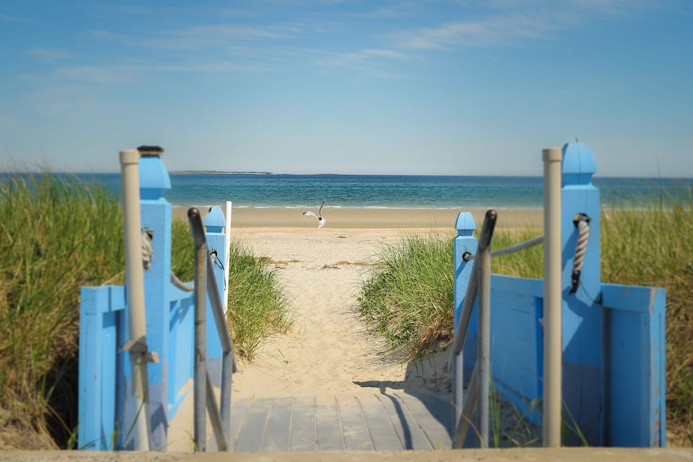 Friendship Oceanfront Suites