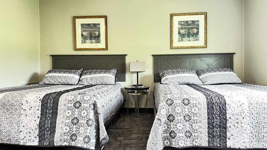 Colonial Valley Motel