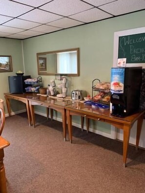 Free continental breakfast on weekends
