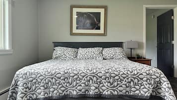 Suite | Desk, iron/ironing board, cribs/infant beds, rollaway beds