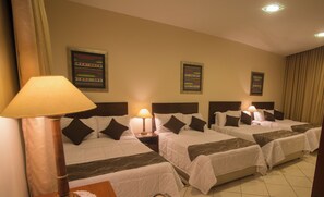 ベーシック 4 人部屋 | 高級寝具、ミニバー、セーフティボックス (室内)、デスク